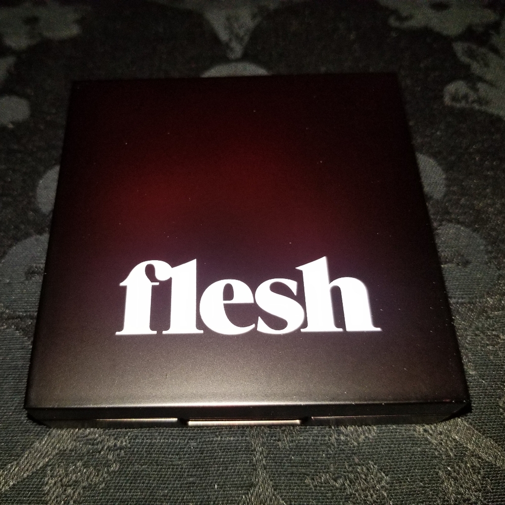 Flesh highlighting powder